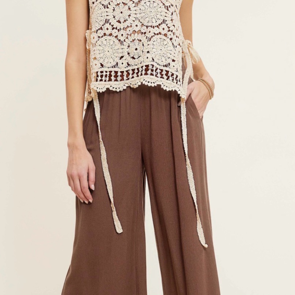 LA MIEL Cream Crochet Crop Top - Picture 6 of 6